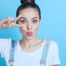 Durch das Lippen aufspritzen bekommen Sie volle Lippen und die Lippenform, die zu Ihnen passt.